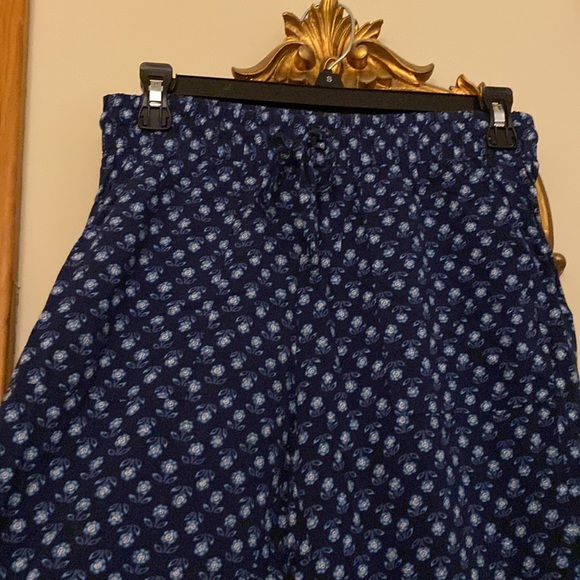 Floral Pattern Pants - Picture 2 of 4